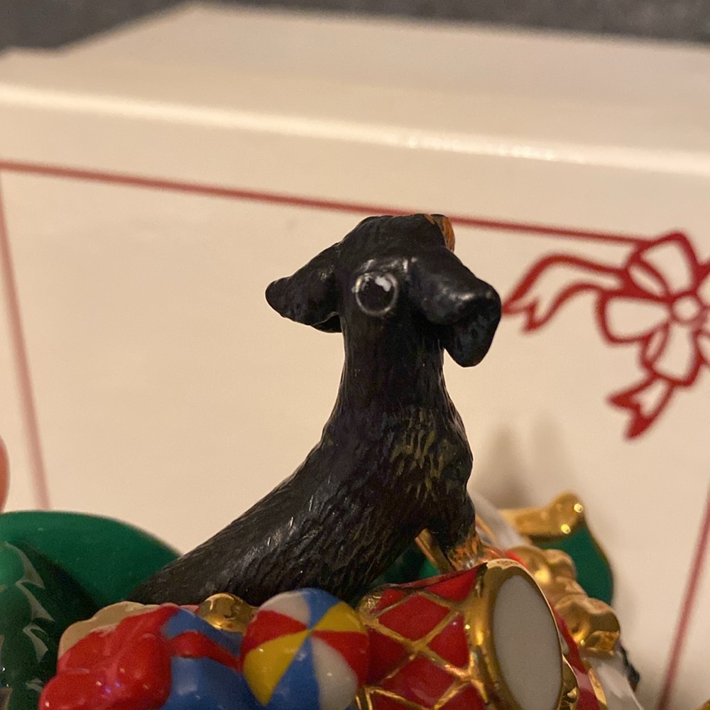Dachshund Christmas Ornament by Danbury Mint - Picture 8 of 11